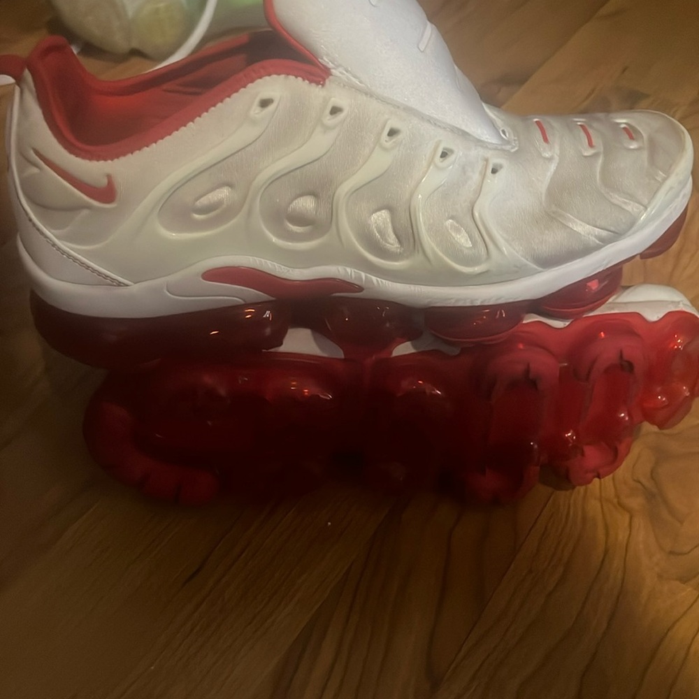 Nike air vapor max red and whites 11.5 men